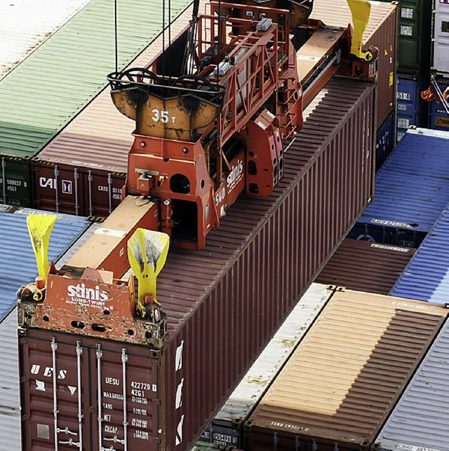 Deutsche Exporte werden in Hamburg verladen.   | Foto: dapd