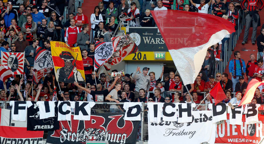 In einer recht direkten Ansprache teilen die Freiburger Anhnger mit, was sie vom Deutschen Fuball-Bund halten.