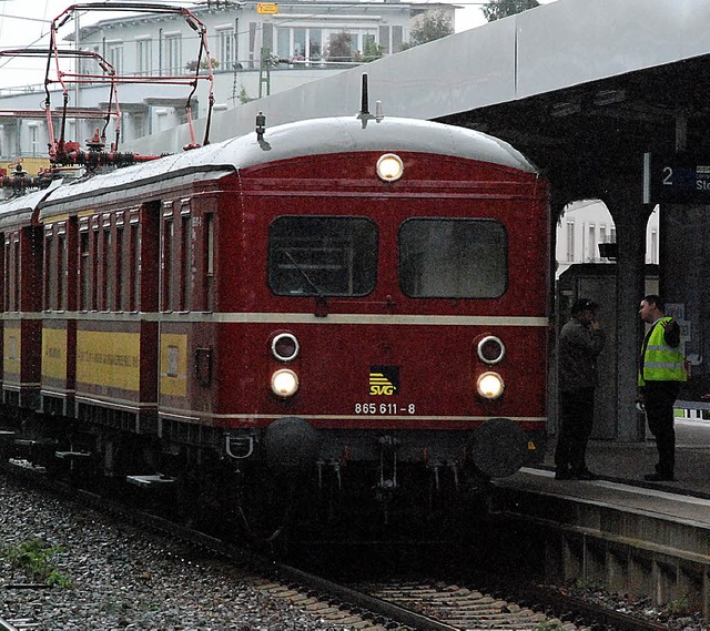 Die historische Bahn: &#8222;der rote Heuler&#8220; in Lrrach  | Foto: Maja Tolsdorf