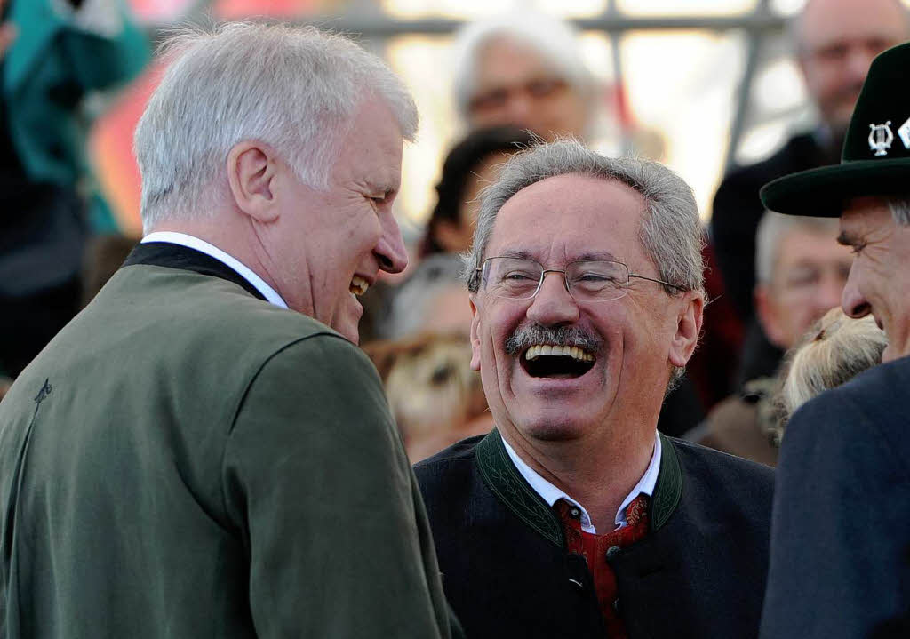 Münchens OB Christian Ude (SPD) und sein Konkurrent im Landtagswahlkampf Horst Seehofer (CSU). Münchens OB Christian Ude (SPD) und sein Konkurrent im Landtagswahlkampf Horst Seehofer (CSU).