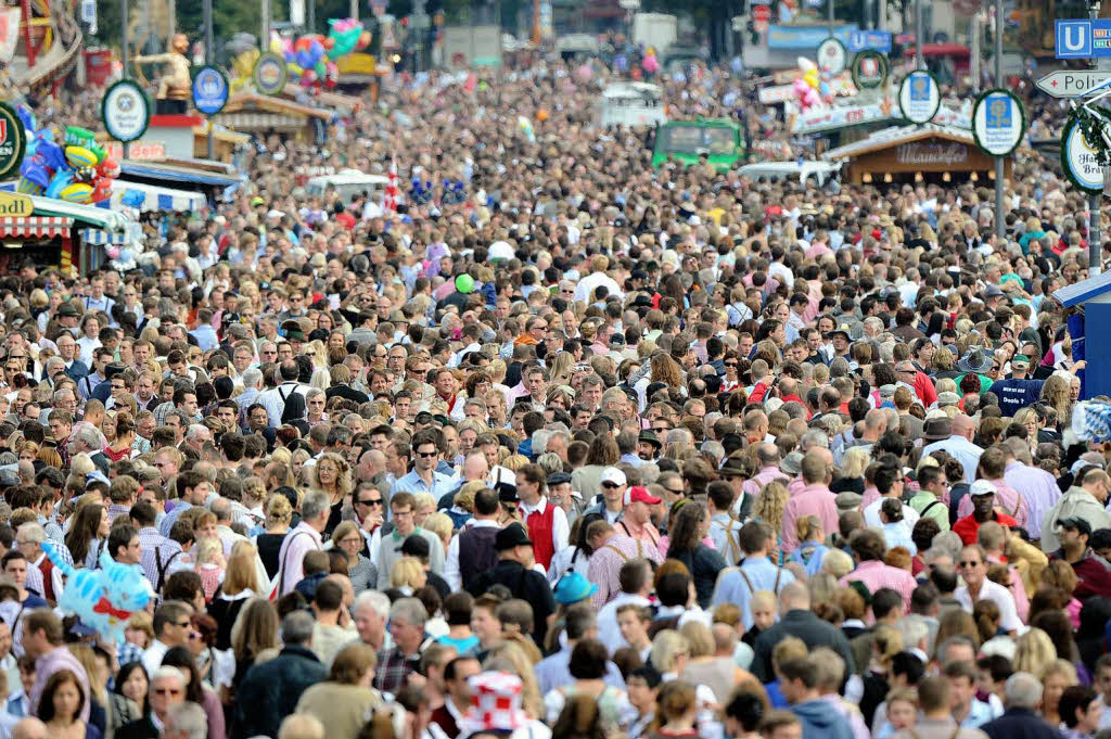 Besucher des Oktoberfestes. Besucher des Oktoberfestes.