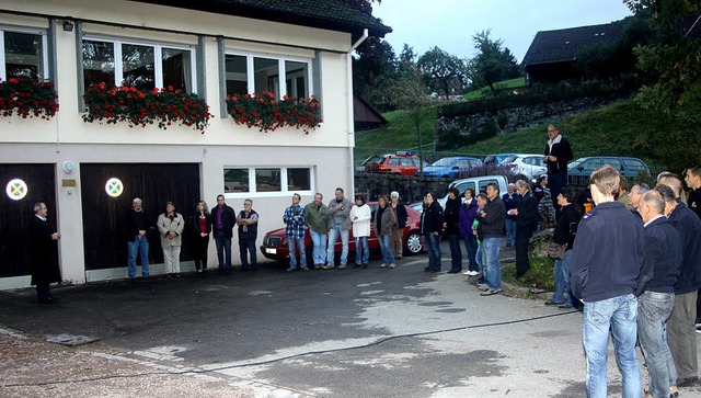 Brgermeister Rainer Knig (links) gin...chwierigkeiten bis zum Baubeginn ein.   | Foto: Heiner Fabry