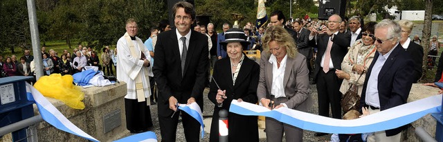 Sohn Stephan und die Ehefrau Marianne ...evlkerung die neue Franz-Kehl-Brcke.  | Foto: Dietmar Noeske