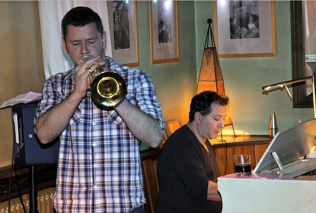 Christoph Moschberger im provisiert au...&#8220; Pascal Palladessimi am Piano.   | Foto: Peter Heck/dpa