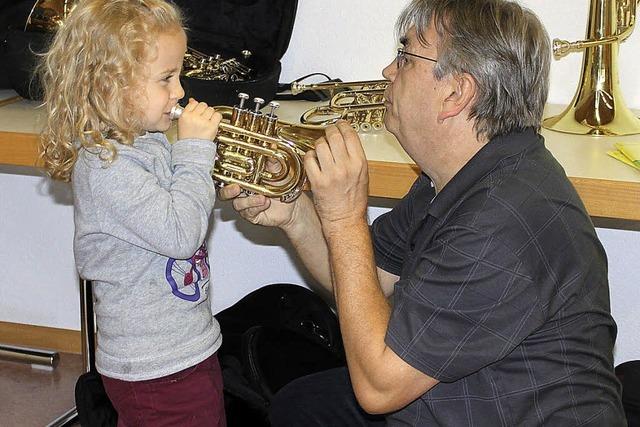 Mit Musik und Instrumenten Freundschaft schlieen