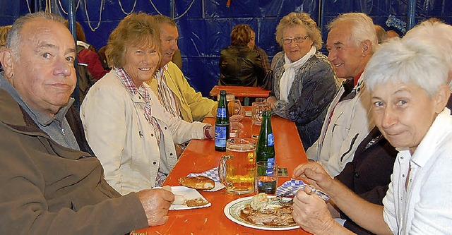 Znftig gefeiert und typisch bayrisch ...tgigen Oktoberfest des SV Luttingen.   | Foto: Melanie Dramac