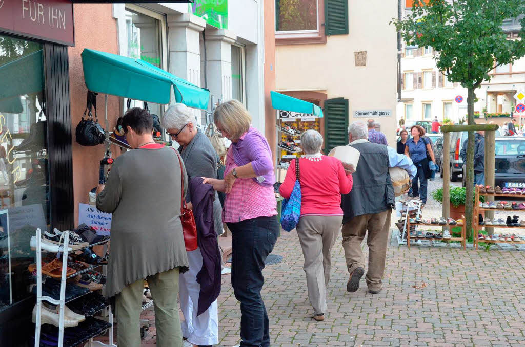 Der Tpfermarkt brachte auch Kanderns Geschften Sonntagsbesucher.