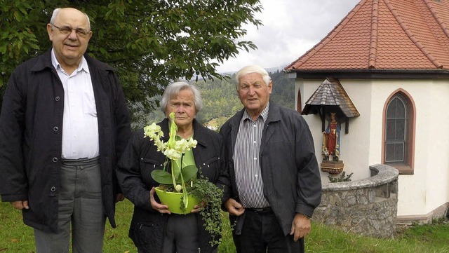 Pfarrer Ansgar Kleinhans (links) bedan... Aufgabe bernimmt nun deren Tochter.   | Foto: Josef Faller