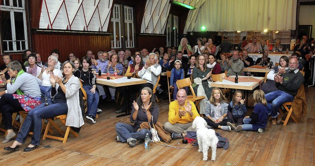 Im Saal (Bild) und vorne im Lokal schw...dern von Ridewanz und Gastmusikanten.   | Foto: wolfgang knstle