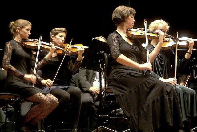 Das Philharmonische Orchester Riehen im Burghof   | Foto: Roswitha Frey