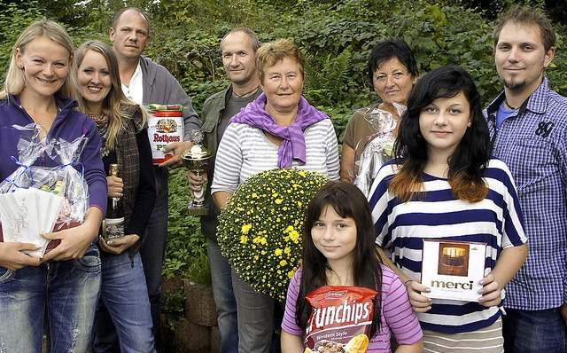 Die Gewinner  beim Volksschieen des S...wie  Nadja und Tamara Lauber (vorne).   | Foto: Reinhard  Herbrig