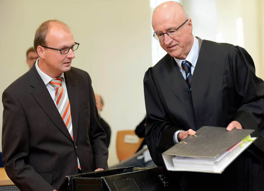 Norbert Moosmann mit seinem Verteidiger Rudolf Fenn (links). Norbert Moosmann mit seinem Verteidiger Rudolf Fenn (links).
