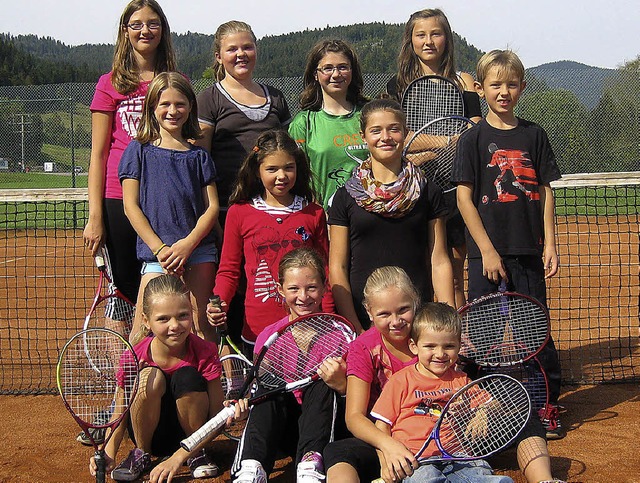 Elf Kinder haben beim Tennisclub Menze...Schleifchenturnier die Saison beendet.  | Foto: Privat