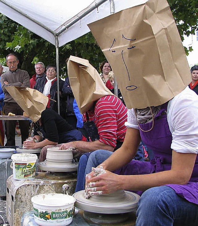 Blind Tpfern &#8211; fr die Teilnehm...ewerbs war dies eine Herausforderung.   | Foto: bode