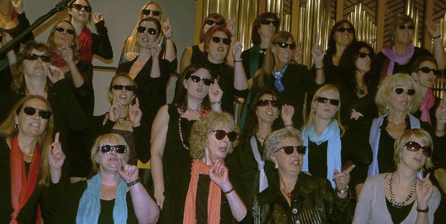 Coole Sonnenbrillen, heier Gesang: De...0; in der vollbesetzten  Stadtkirche.   | Foto: Roswitha Frey