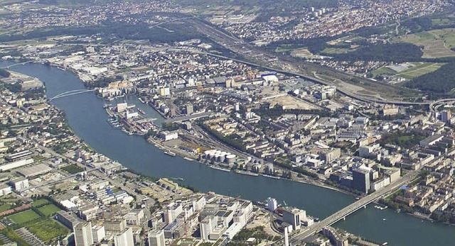 Zwischen der Basler Dreirosenbrcke (i...einsam einen trinationalen Stadtteil.   | Foto: Kanton Basel-Stadt