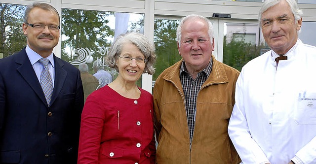 Sie wollen informieren und ngste abba... Krebs)  und Ulrich Freund (Chefarzt).  | Foto: Siefke