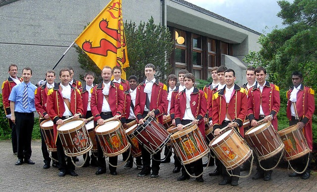 Neben den Swiss Highlanders bei der Mu... dabei: das Tambourencorps Laufenburg   | Foto: zvg