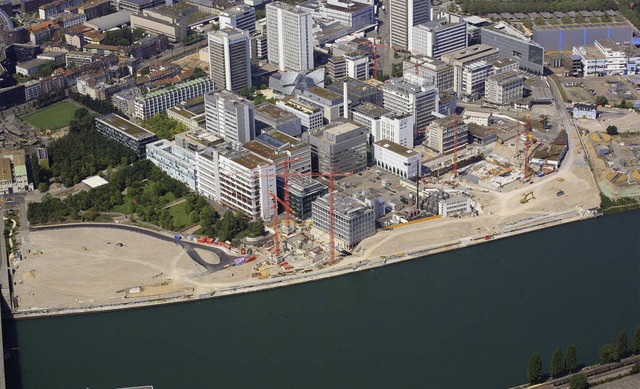 Wo Hafen war (oben) entsteht in Basler...ig neue Uferpromenade (kleines Bild).   | Foto: Kanton Basel-Stadt