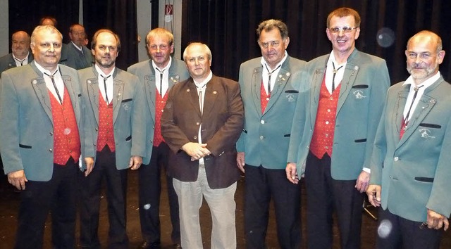 Ehrungen beim Sauserkonzert des Gesang...Gerold Gebhardt und Reinhardt Heller.   | Foto: Grether