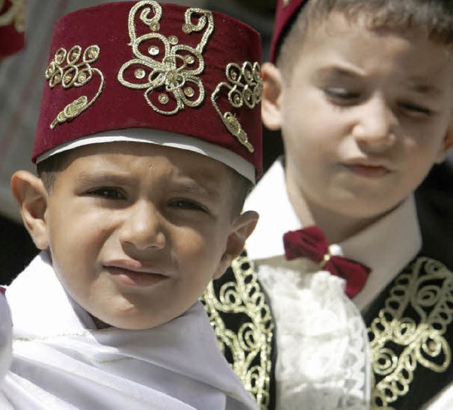 Trkische Jungen bei einer Beschneidungsfeier   | Foto: DPA