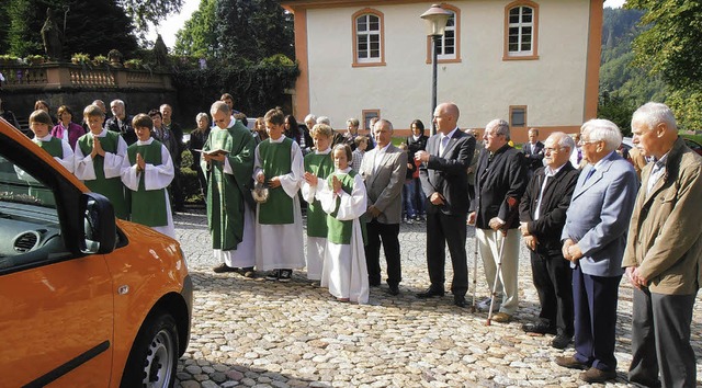 Nach dem Gottesdienst am Pfarrfest-Son...ktion &#8222;Essen auf Rdern&#8220;.   | Foto: Manfred Lange