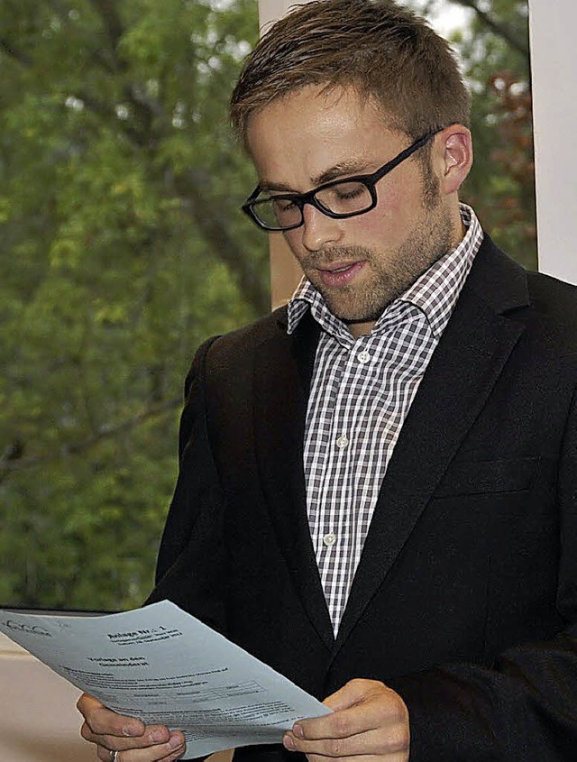 Philipp Lang bei der Verpflichtung auf... Erfllung seiner Gemeinderatsaufgaben  | Foto: Volker Mnch