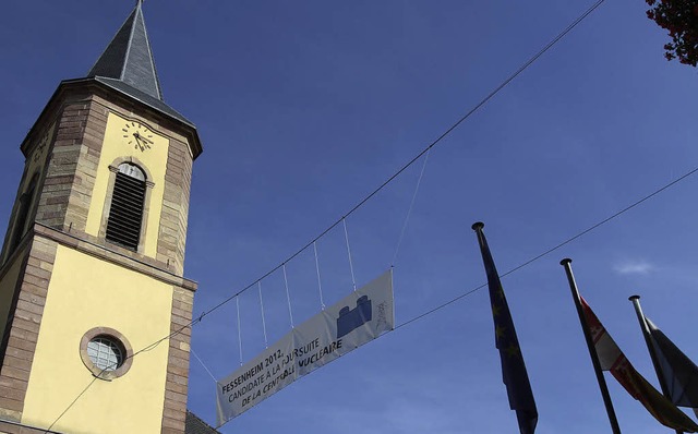 Zwischen Rathaus und Kirchturm gespannt  | Foto: Simone Bastreri