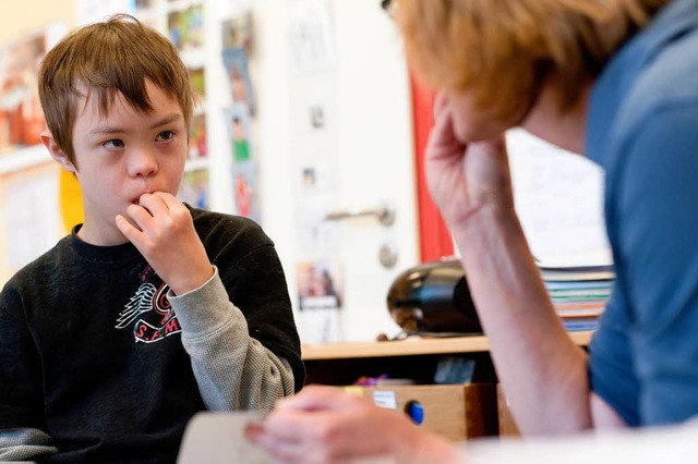 In einer Schule wird den Kindern die Gebrdensprache beigebracht.   | Foto: dapd