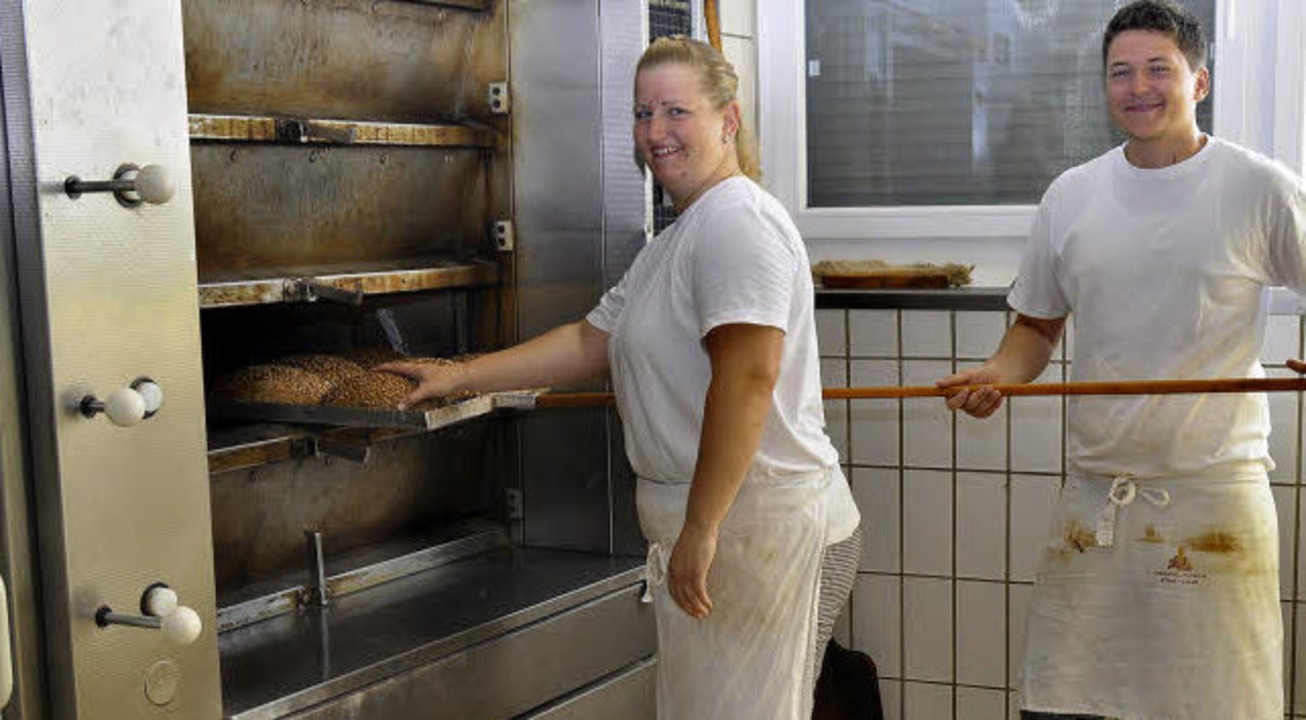 Rein in den Ofen, raus aus dem Ofen: D...st die Werkstatt des Bäckerhandwerks.   | Foto: j. steckmeister