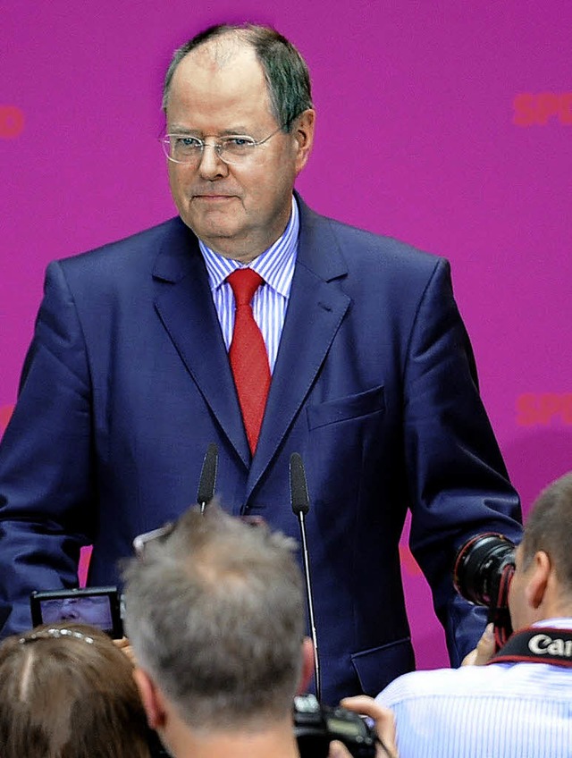 Peer Steinbrck bei der Bekanntgabe seiner Kanzlerkandidatur   | Foto: dpa