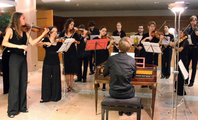 Das Orchester der Schola Cantorum Basi...nuel sowie Klavierkonzerte von Mozart.  | Foto: Hans Jrgen Kugler