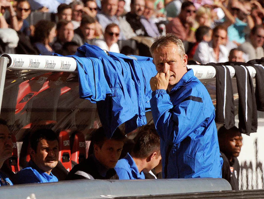 SC-Trainer Christian Streich sah, wie seine Mannschaft in der zweiten Halbzeit zwei Tore kassierte.