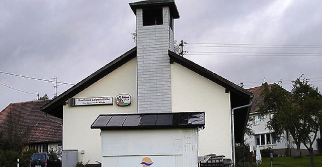 Das Gebude des Loipenstbles (vorne) ...er Schulhauses (hinten) angeschlossen.  | Foto: wolfgang adam