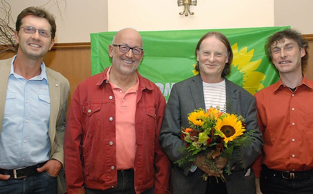 Strahlende Gesichter (von links): der ...weite Kreisvorsitzende Jrgen Fischer   | Foto: gertrude siefke