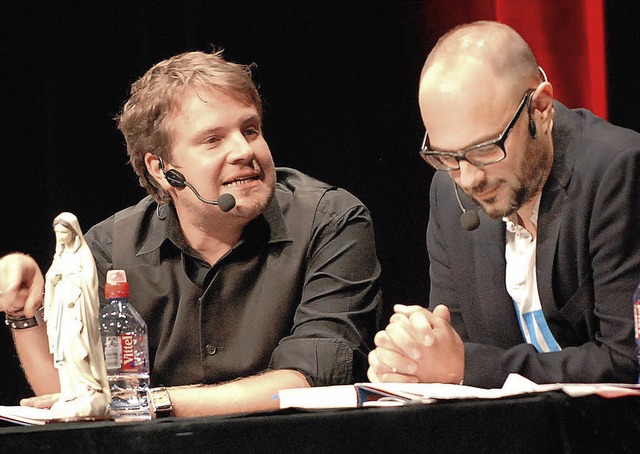 Michael Kobr (links) und Volker Klpfe...1; die Autoren der Kluftinger-Krimis.   | Foto: G. Siefke