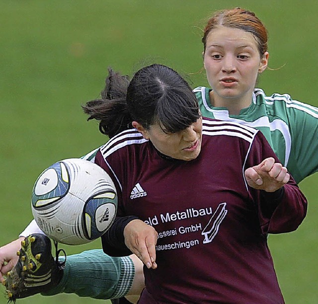 Carmen Albert  von der SG  Dillendorf ...kmpft: Titisee gewann mit 7:0-Toren.   | Foto: Patrick Seeger