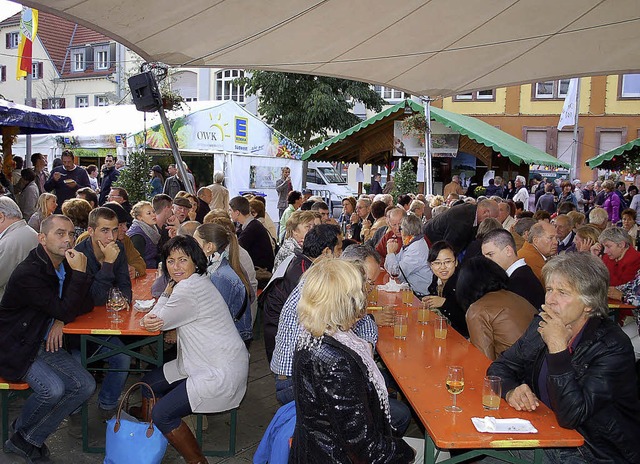 Zehntausende genossen bers Wochenende...en Tropfen von 25 Ortenauer Betrieben.  | Foto: hr