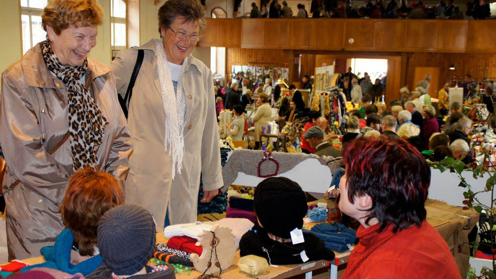 Herbstmarkt in Kenzingen: Das Angebot der 34 Hobbyknstler und Kunsthandwerker kam gut an.