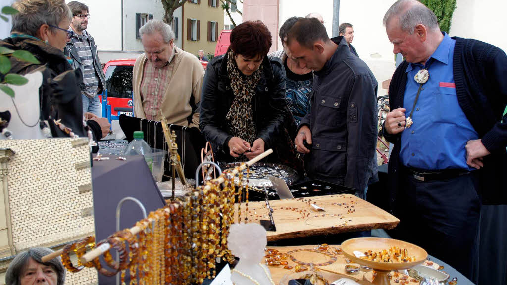 Herbstmarkt in Kenzingen: Das Angebot der 34 Hobbyknstler und Kunsthandwerker kam gut an.