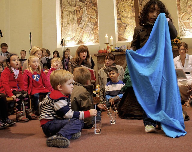 Kindergartenkinder befassten sich zum Erntedankfest mit dem Thema Wasser.   | Foto: Danielle Hirschberger