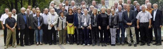 Auf Tour im Elsass: Gemeinderat und Ve...n sich zum Gruppenfoto in Colmar auf.   | Foto: Stadt Rheinfelden