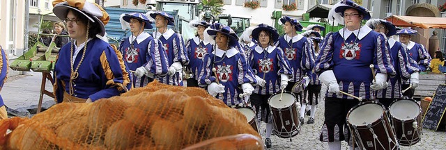 Kartoffeln, ein buntes Marktangebot  u...uptrollen am Wochenende in der Stadt.   | Foto: ArchiVfoto: Sylvia-Karina Jahn