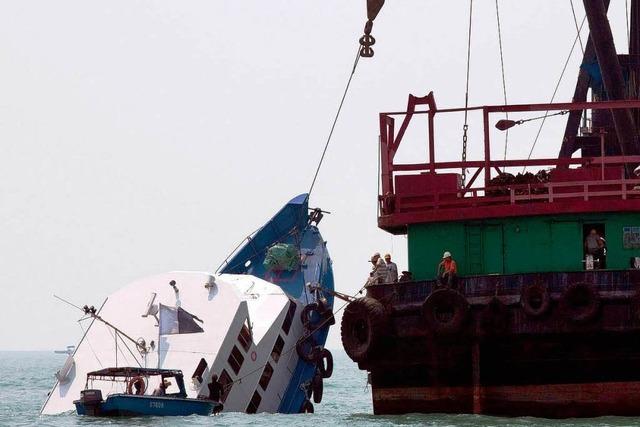 Mehr als 35 Tote bei Schiffsunglck vor Hongkong