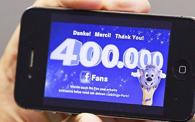 Die Euro-Maus bejubelt den 400&#8197;000. Fan.  | Foto: Dominik Rock