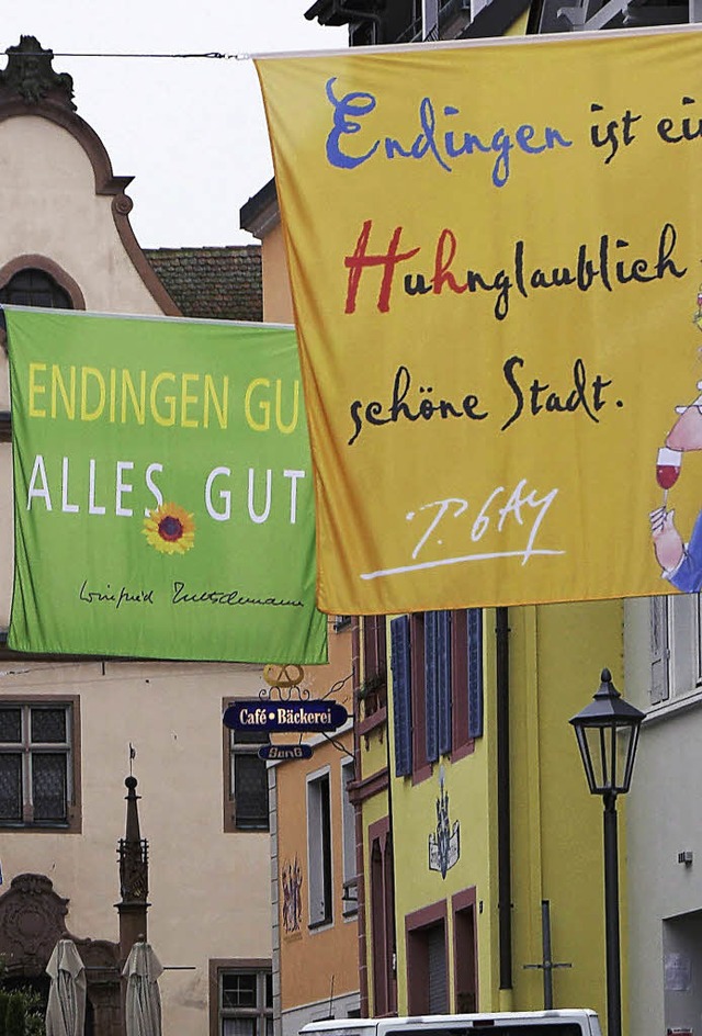 Zitate zu Endingen bekannter Persnlic...hmann zieren die Endinger Hauptstrae.  | Foto: Martin Wendel