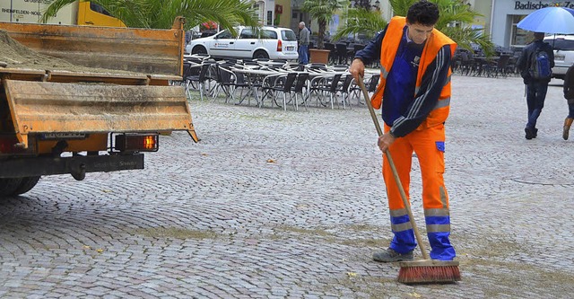 Technischer Dienst fllt Mnsterplatz auf  | Foto: Svenja Groschupp