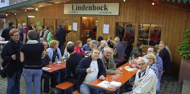 Die Laube des Musikvereins fr das  Ma...eitag schon der Lindenhock  gefeiert.   | Foto: Sandra Decoux-Kone