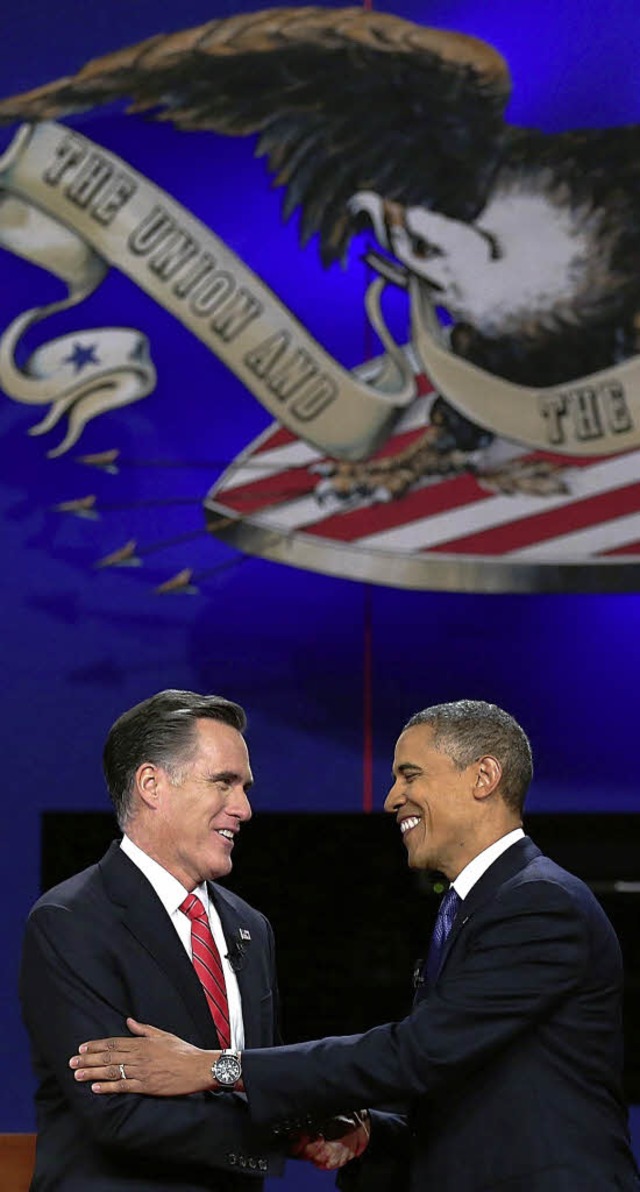 Kurze Begrung vor der Debatte: Herau...t Romney und US-Prsident Barack Obama  | Foto: AFP