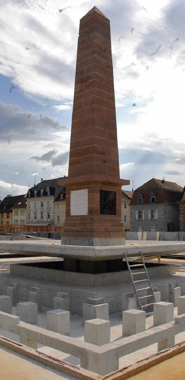 Der Obelisk in der Mitte des Platzes erinnert an Jean Charles Abbatucci.  | Foto: Hannes Lauber